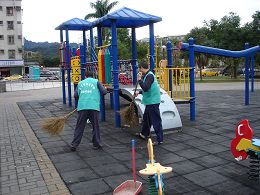 兒童遊戲區打掃
