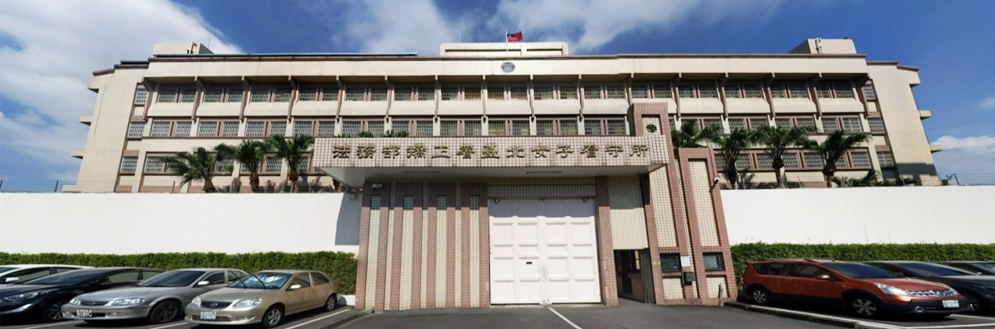 Institutional gate