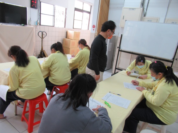 個管師指導填寫問卷調查