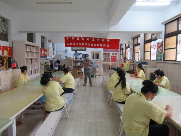 陳講師說明毒品對家庭的傷害