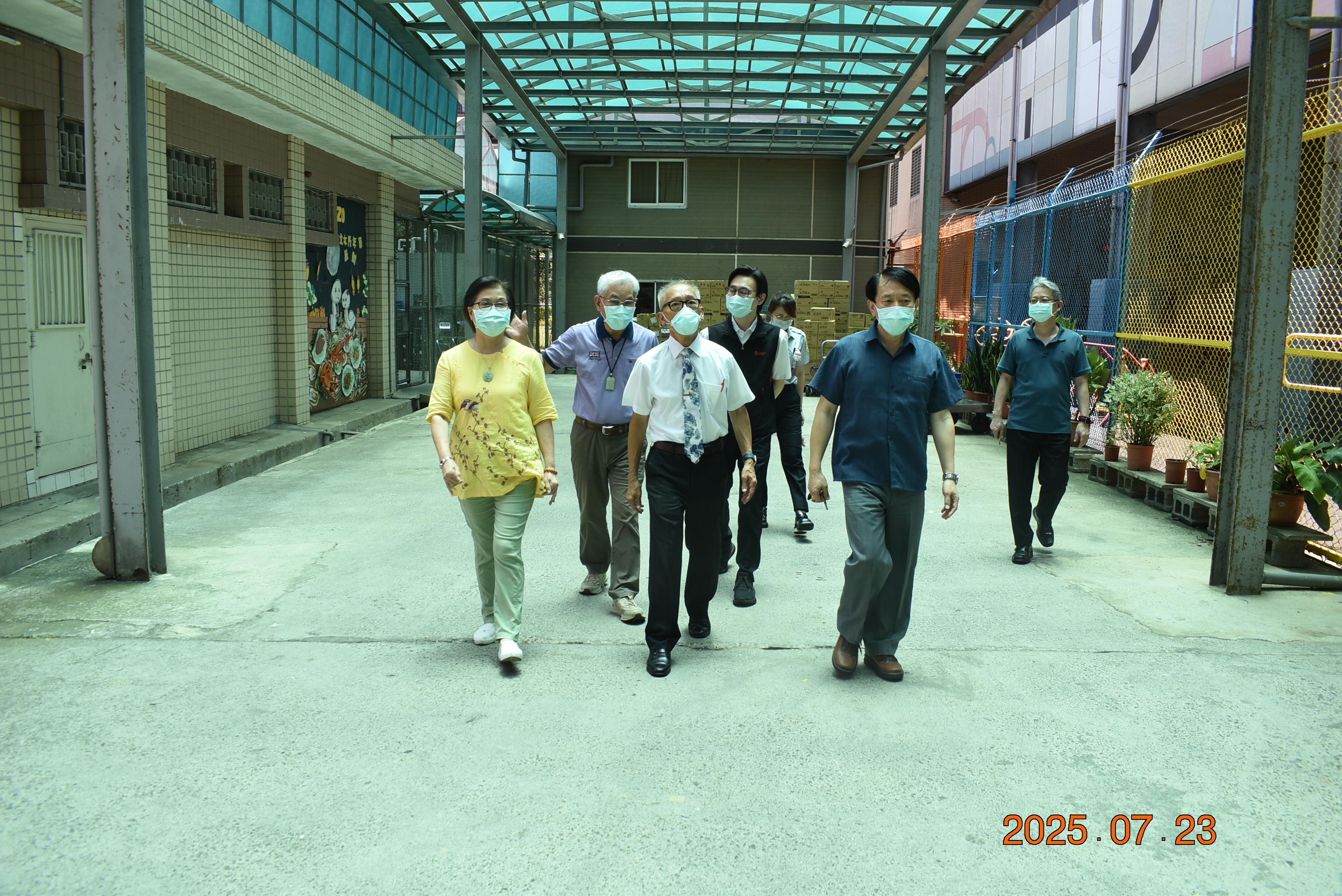 3.朱介民所長帶領鬍鬚張會長張永昌參訪臺北女子看守所環境